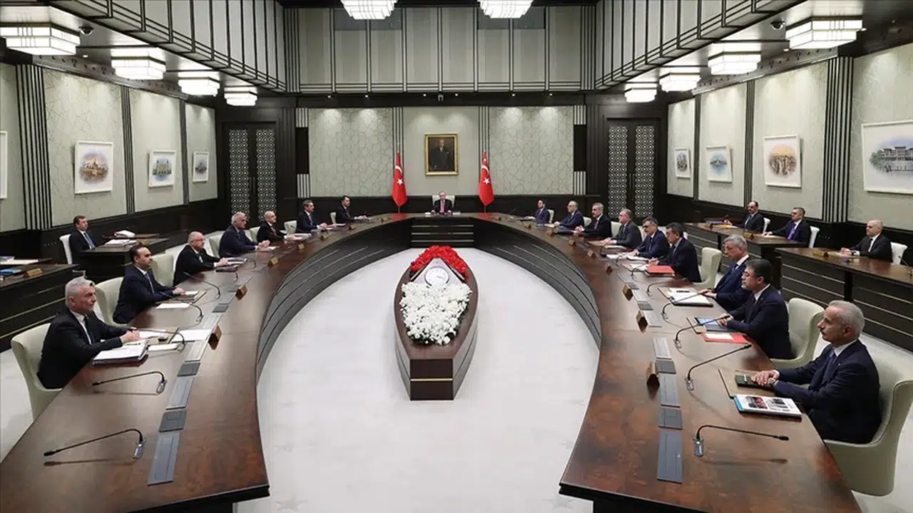 KABİNEDE DEĞİŞİM İDDİALARI BÜYÜYOR! Erdoğan Yeni Bakan Ataması Yapacak mı?