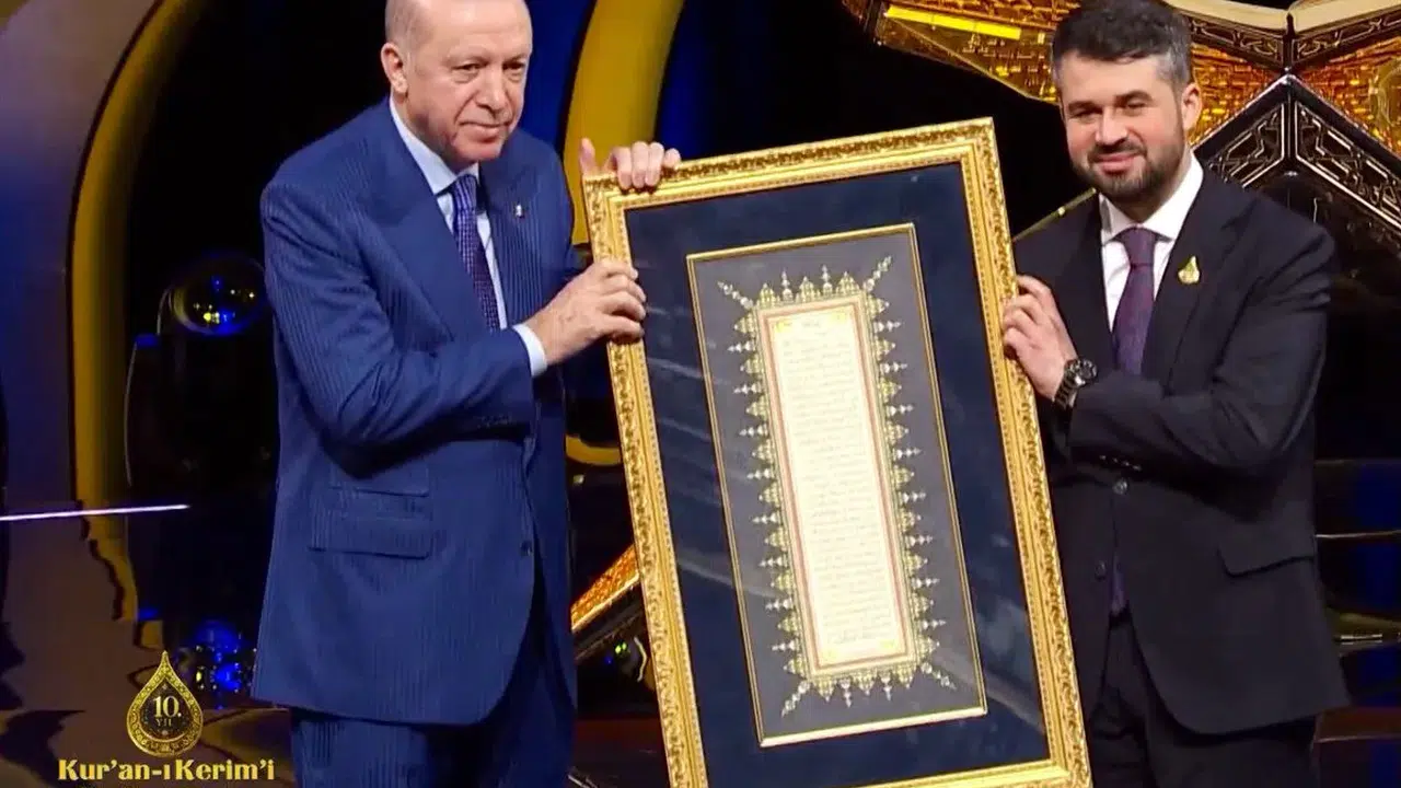 ENES ÖZSOY KİMDİR VE HAYATI! Memleketi neresi, hangi camide, kaç yaşında, evli mi, kaç para kazandı?