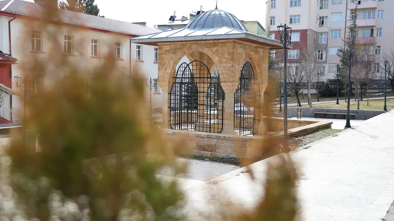 Kadı Burhanettin Kimdir, Nerede Doğdu, Ne Zaman Yaşadı, Görevleri Nelerdi, Sivas’taki Kabri Nerede, Devleti Nasıl Sona Erdi?