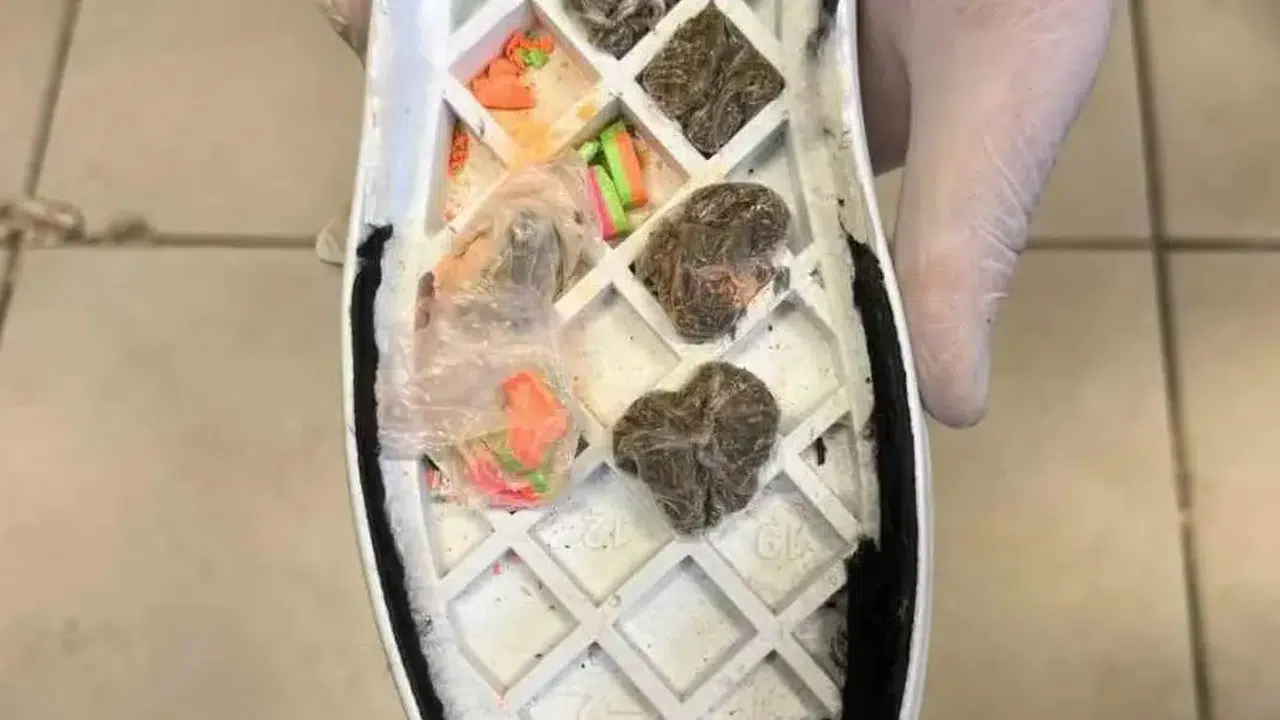 Şanlıurfa'da ayakkabı tabanına zulalanmış uyuşturucu ele geçirildi!