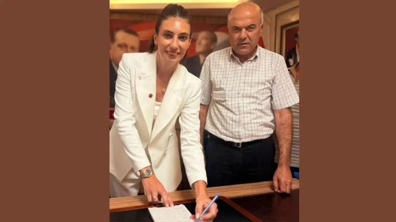 HİLAL KABASAKAL KİMDİR VE HAYATI! Hangi partiden, meclise girdi mi, ne iş yapıyor, aslen nereli?