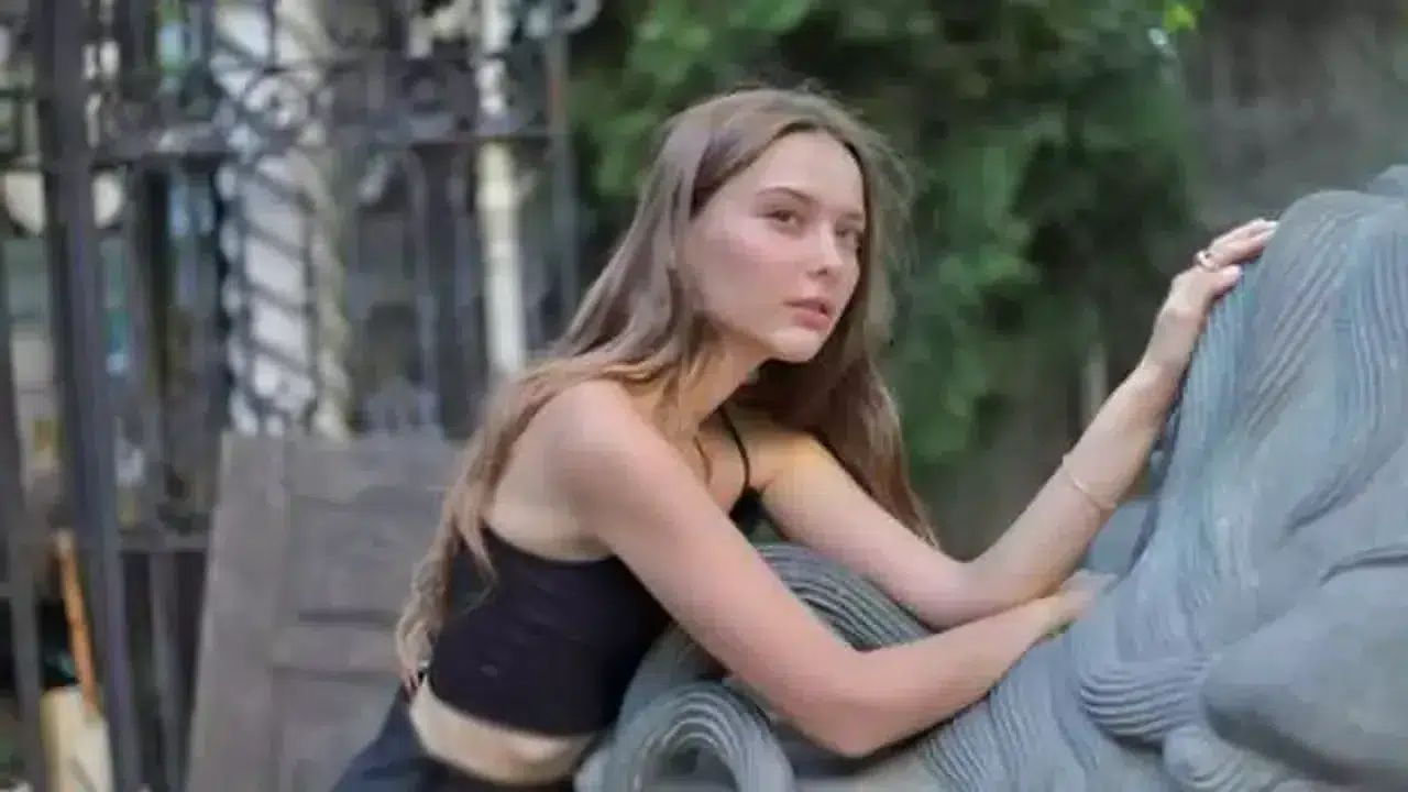 ELÇİN ZEHRA İREM KİMDİR VE HAYATI! Yaşı kaç, nerede doğdu, hangi dizilerde oynadı?