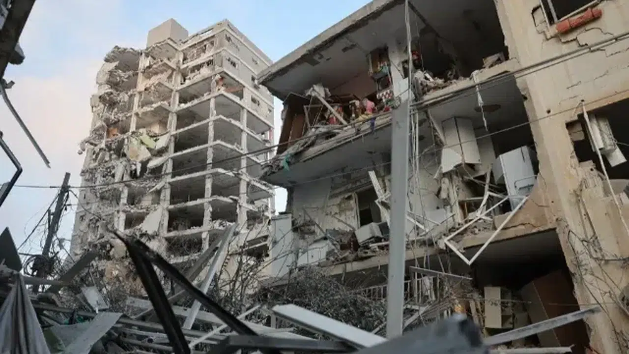 İran’dan Tel Aviv’e Kritik Saldırı! Binalar ve Araçlar Hasar Gördü