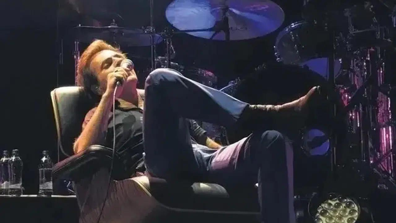 Teoman’ın Sahnedeki 'Paramparça' Anı Sosyal Medyada Viral Oldu