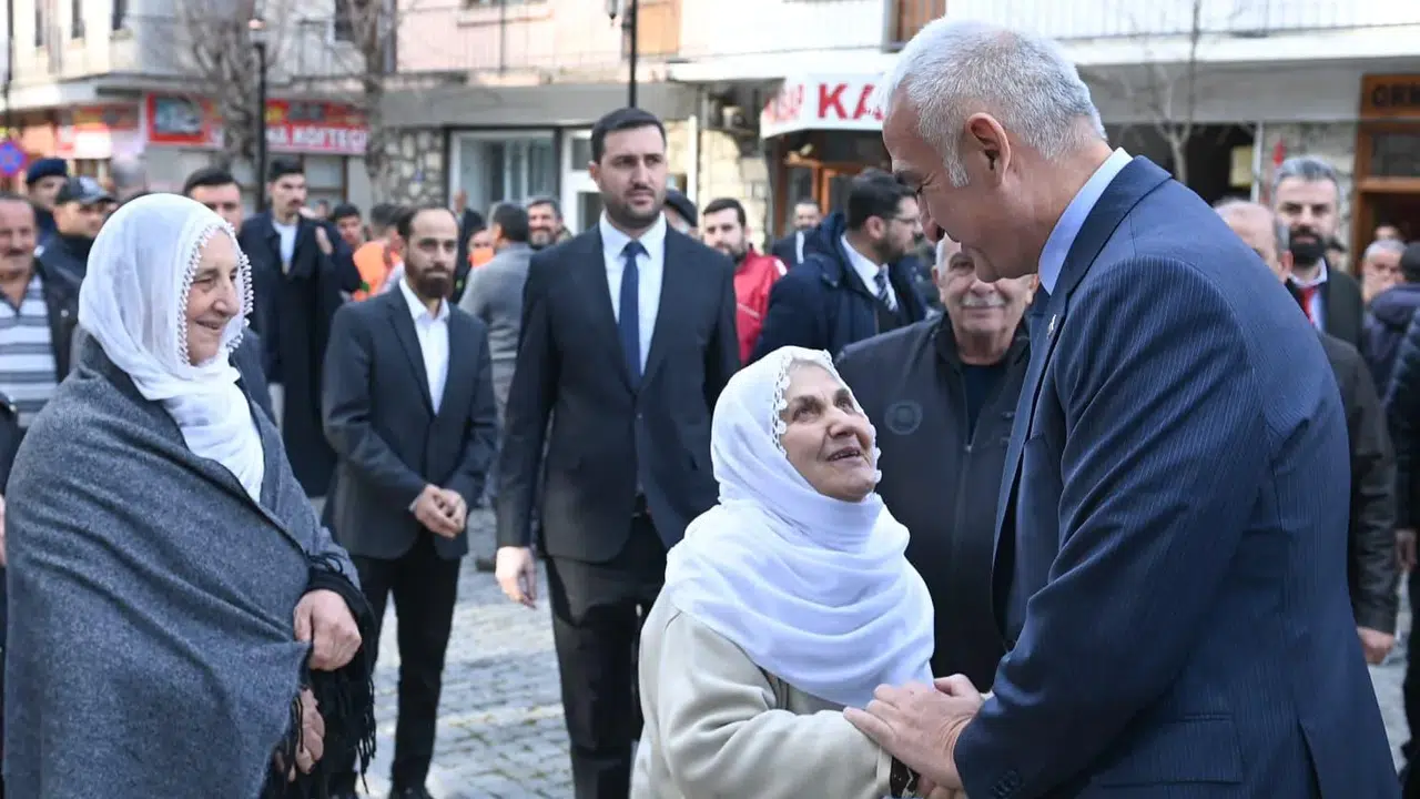 Bakan Mehmet Nuri Ersoy baba 0cağı İbradı’da hemşehrileriyle iftarda buluştu