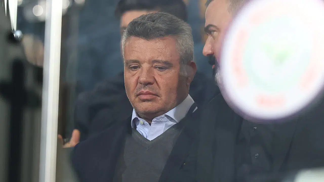 Karagümrük Mağlubiyeti Fenerbahçe’yi Karıştırdı! Yönetimden Gece Yarısı Zirvesi