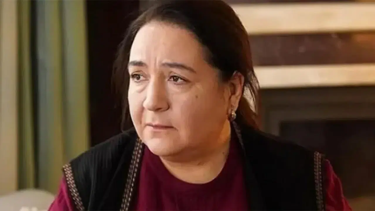 KISKANMAK DİZİSİ DÖNDÜ KİMDİR VE HAYATI! Hülya Duyar Kimdir, Nerelidir, Hangi TV Dizileri ve Filmleri Var?