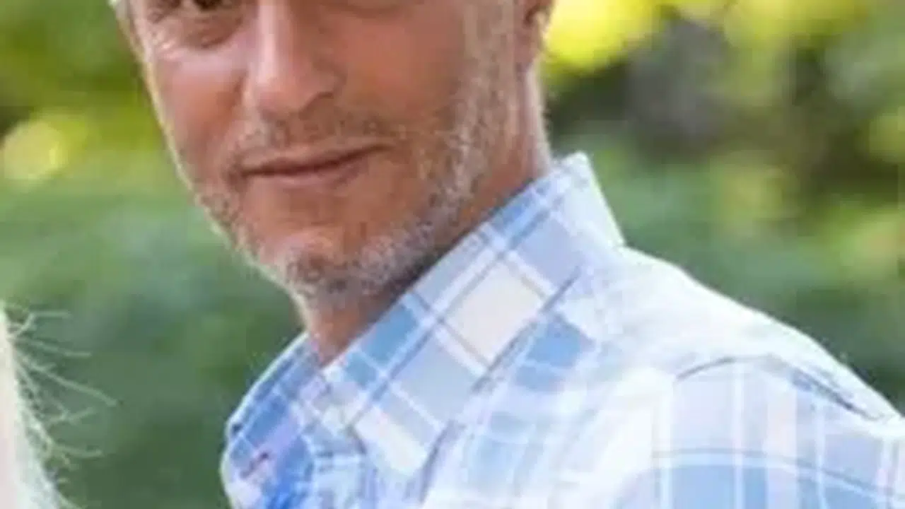 ALİ ÖZBİR NE İŞ YAPIYOR! Ailesi kim? Aslen nereli?