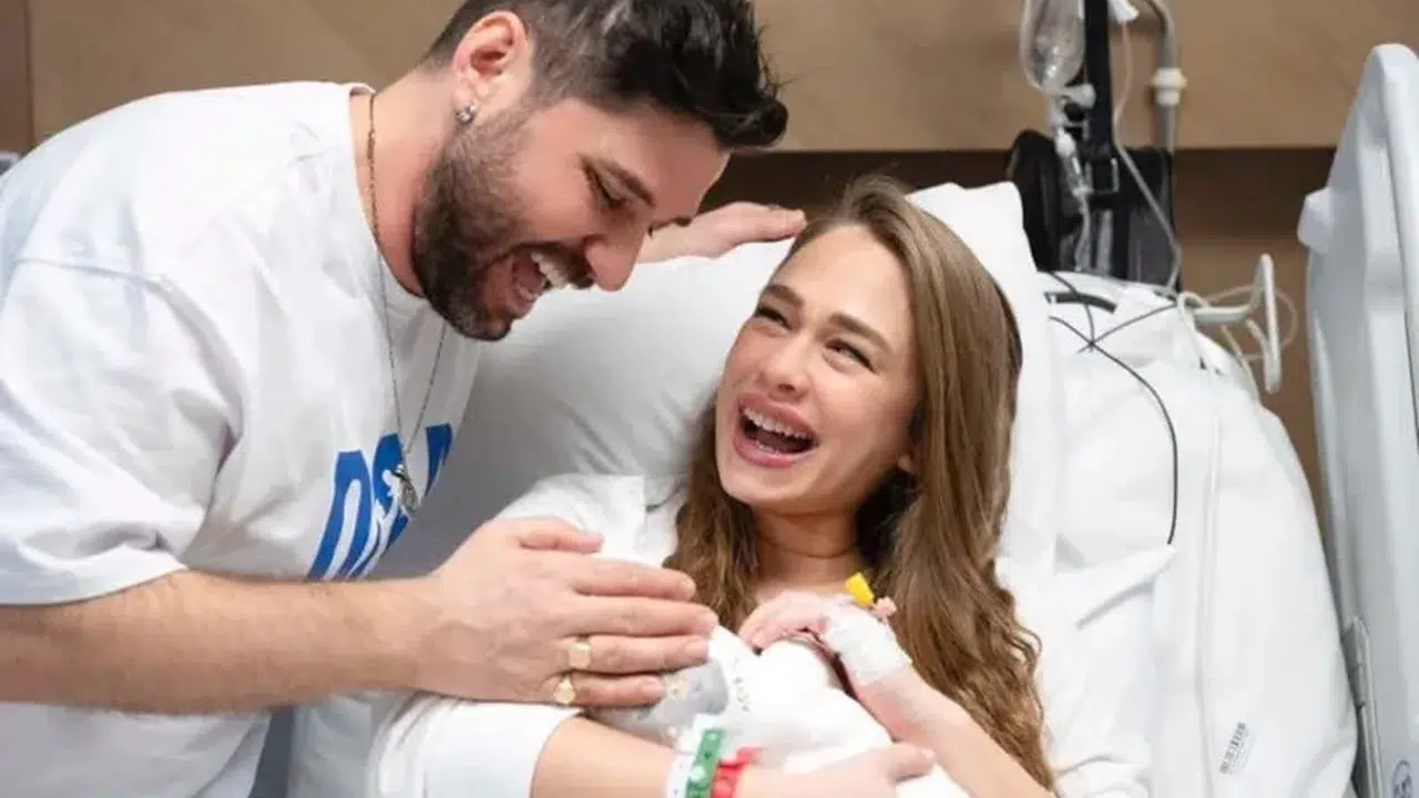 Begüm Öner anne oldu! Kızlarının adını ilk kez açıkladı