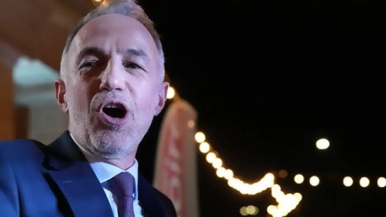 EMMANUEL GRÉGOİRE KİMDİR! Kaç yaşında, Paris belediye başkanı nasıl seçildi, Rachida Dati’yi nasıl geçti?