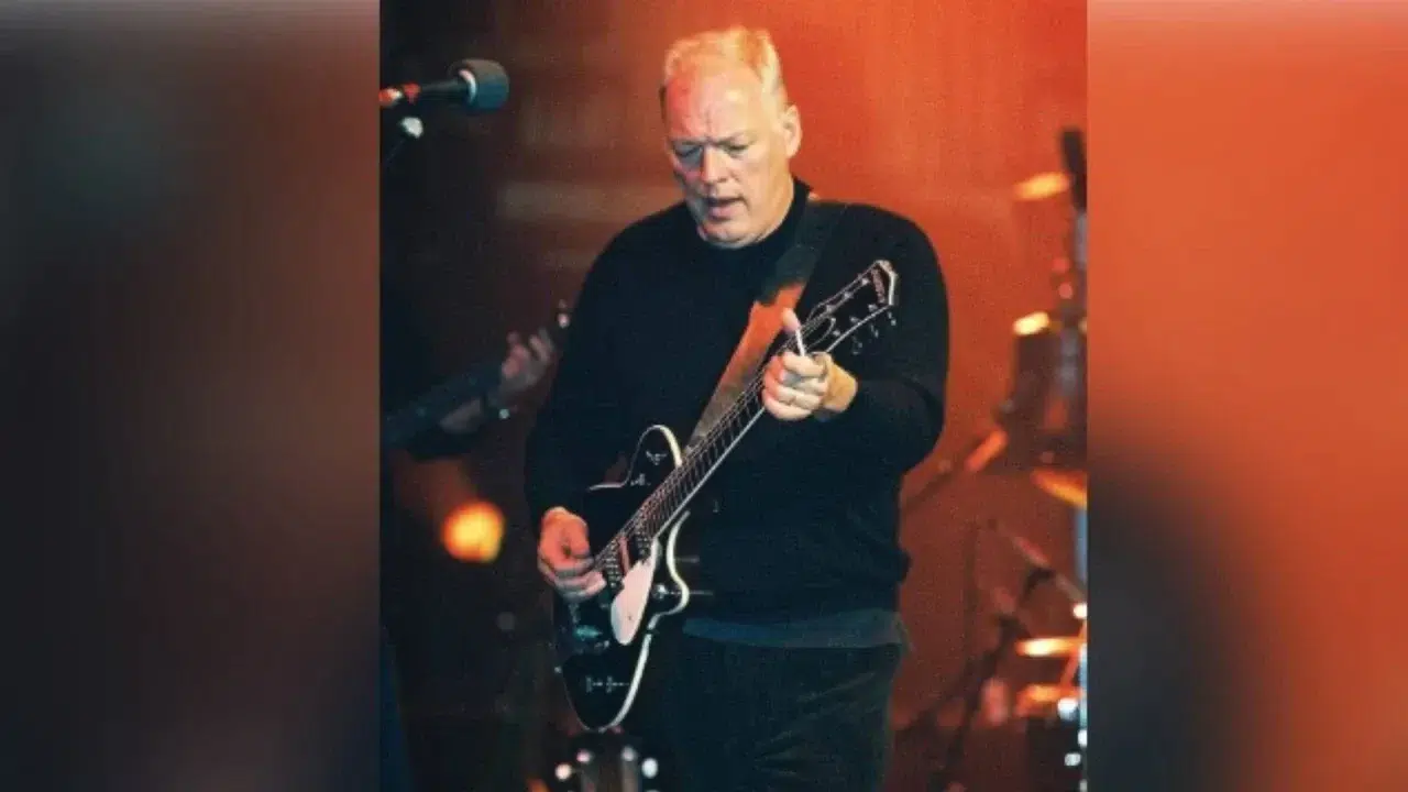 David Gilmour’un 'Black Strat' Gitarı 14,6 Milyon Dolara Satıldı