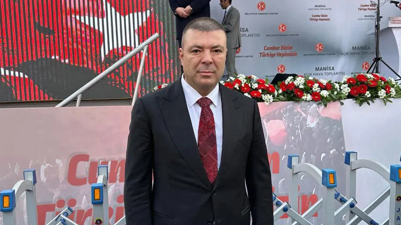 ÖZGÜR BAYRAKTAR Hayatı! Kaç doğumlu aslen nereli, evli mi, ne iş yapıyor, MHP’de hangi göreve geldi?