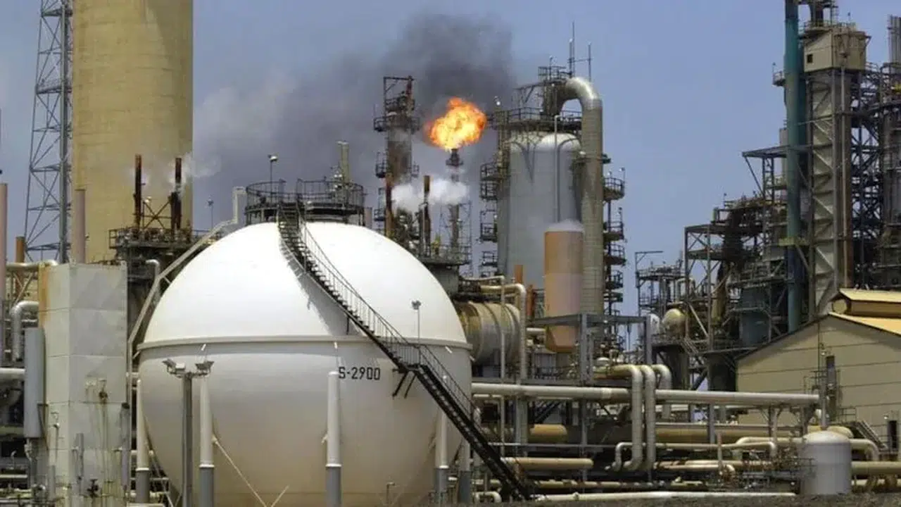 Savaşın enerji faturası! Rus petrol üretimi 10 milyon varilin altına düştü