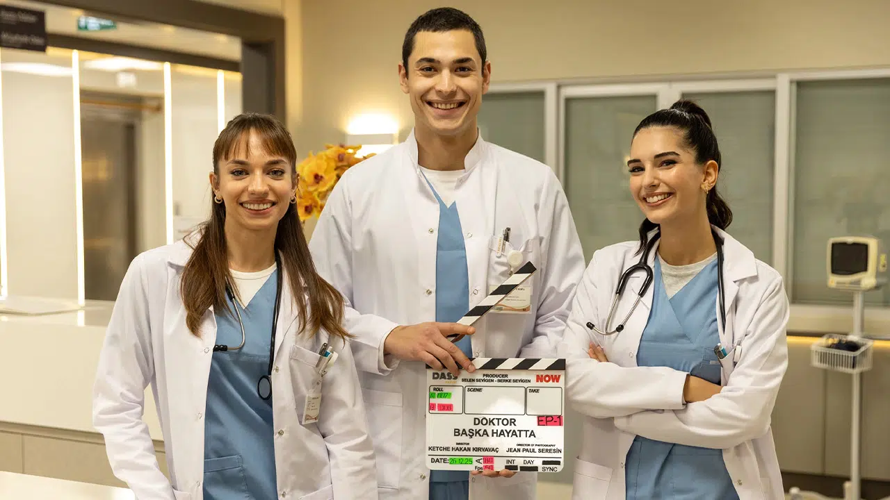 DOKTOR BAŞKA HAYATTA DİZİSİNE KATILAN OYUNCU KİM? Güner Özkul mu, Nuran karakteri kim, gerçek hikayeden mi uyarlandı, oyuncuları kimler?