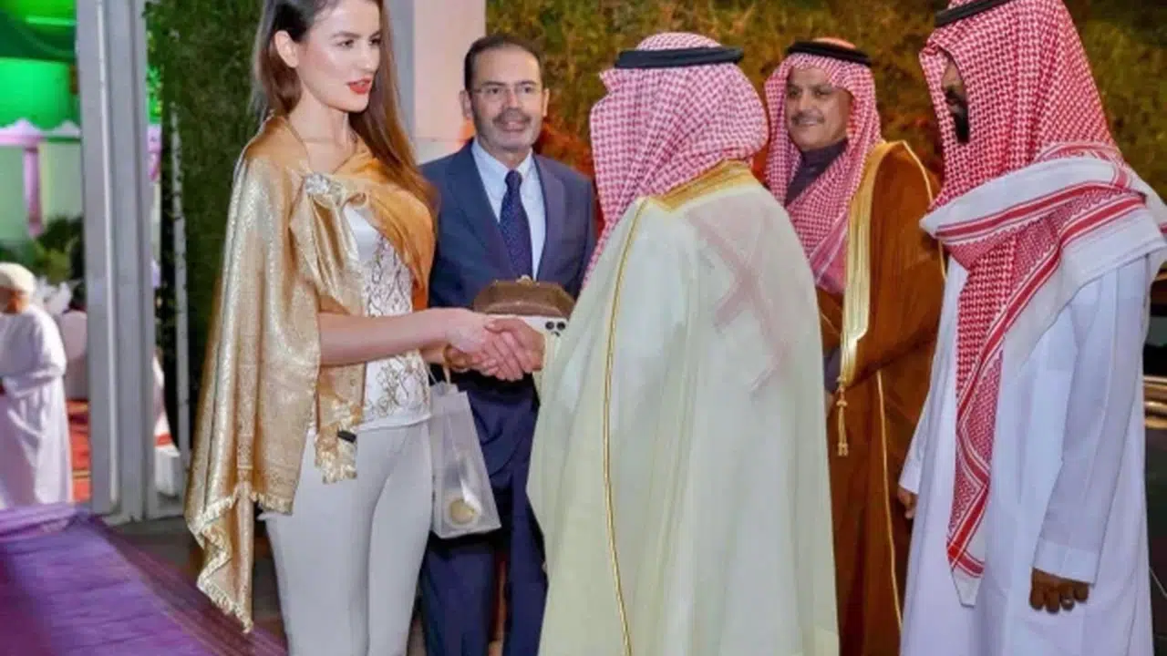 UKRAYNA’NIN UMMAN BÜYÜKELÇİSİ İFTARDA NE GİYDİ? Olga Selykh kimdir, neden eleştirildi?