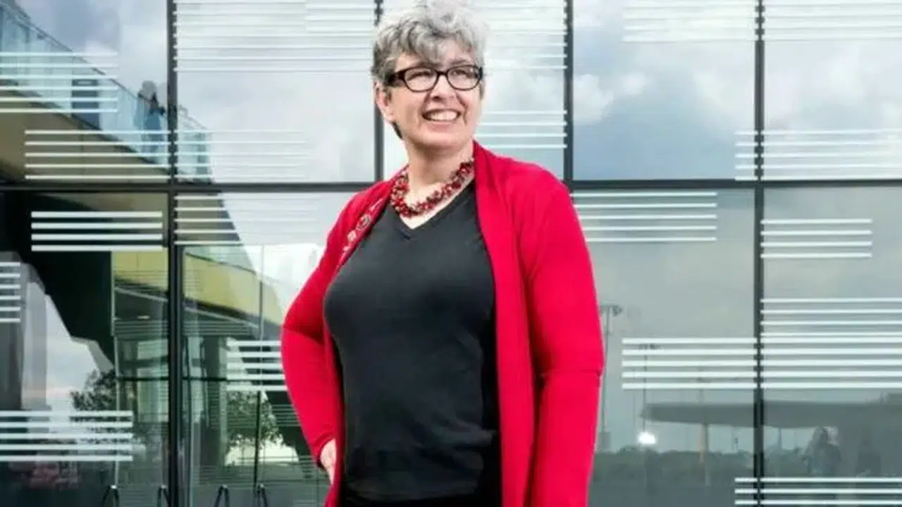 YAPRAK ONUR KİMDİR, KAÇ YAŞINDA? Mesleği ne, aslen nereli, eserleri neler?