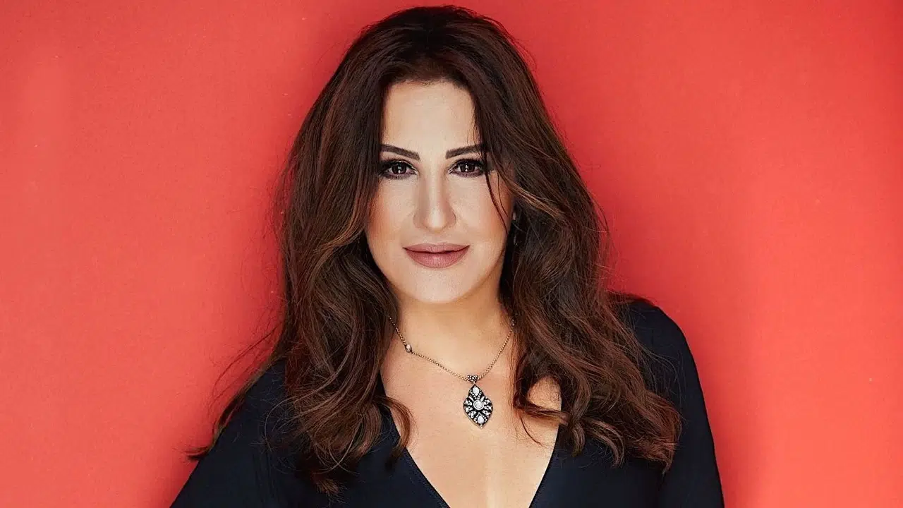 NÜKHET DURU KAÇ YAŞINDA! Aslen nereli, müzik kariyeri nasıl başladı ve hangi tür müzikler söyledi?