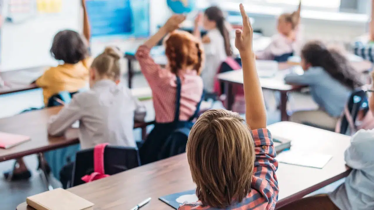 ÖĞRETMENLER NEDEN DERS BIRAKTI (3 Mart) Okullar tam gün mü yarım gün mü tatil?