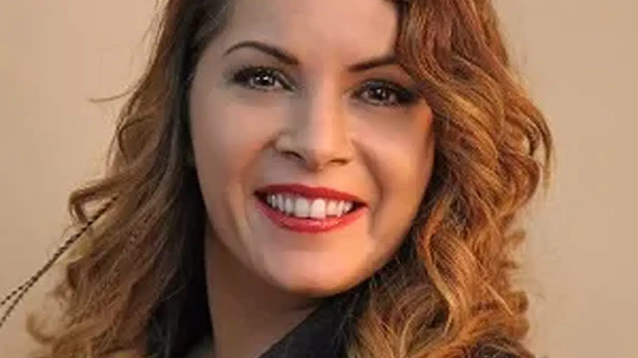 SEVİNÇ ERBULAK KAÇ YAŞINDA! Ne Mezunu, Hangi Dizilerde Oynadı?