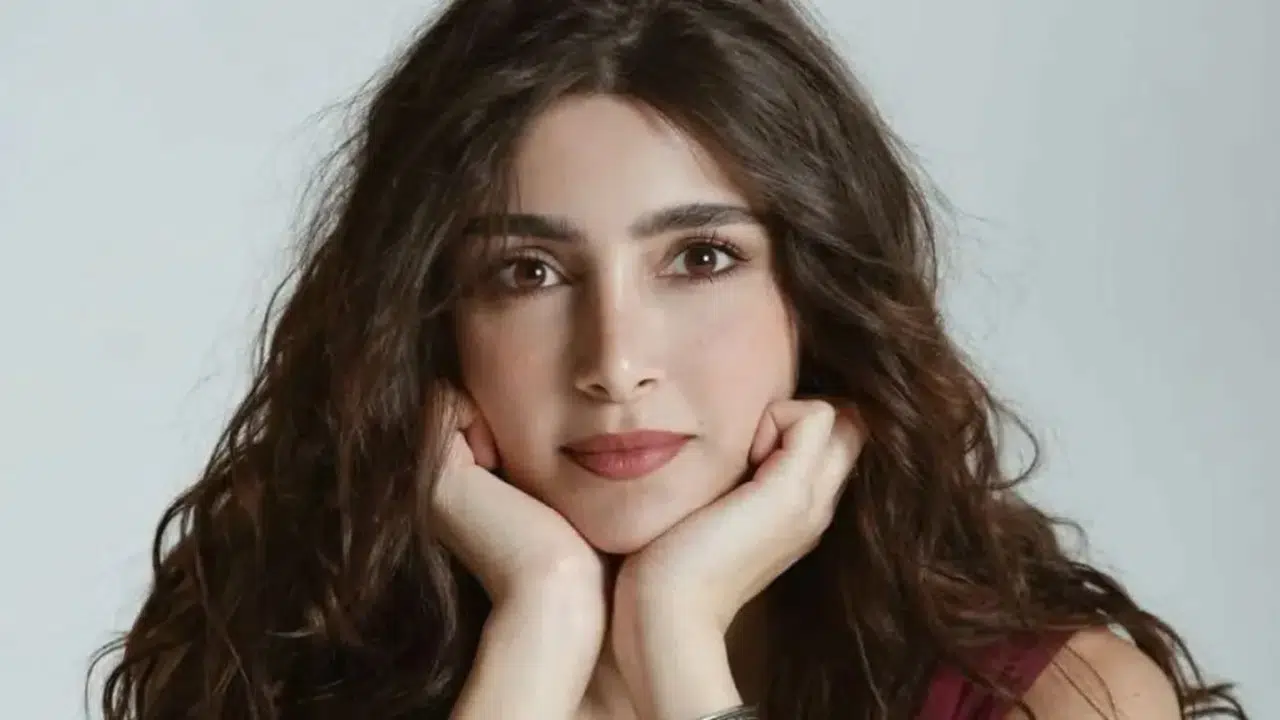 UZAK ŞEHİR MÜJGAN GERÇEK ADI NE? İpek Arkan Kimdir, Nereli, Kaç Yaşında, Sevgilisi Var mı?