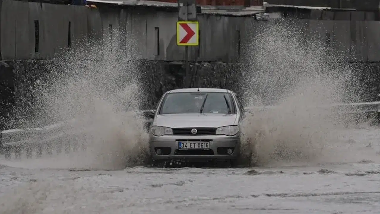 Valilik Açıkladı! İstanbul'da 3 Günde Metrekareye 97 Kilogram Yağış Düştü