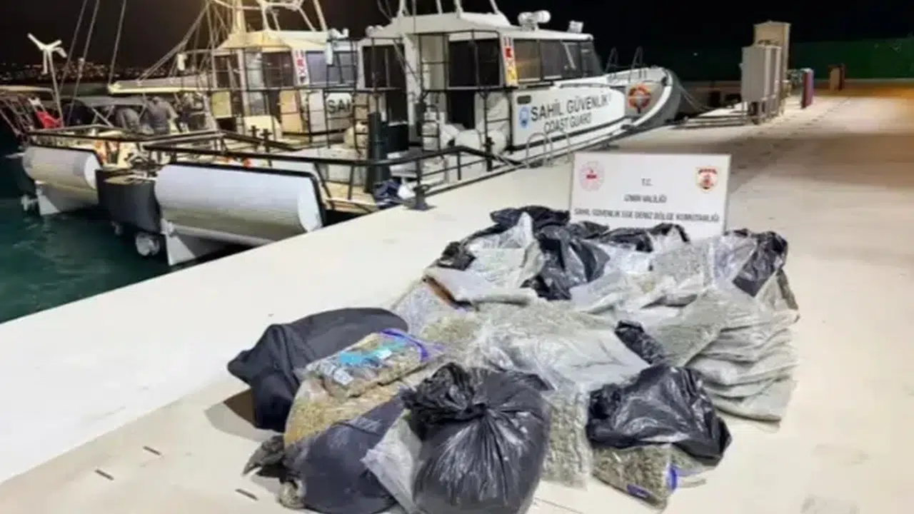 Mavi sularda büyük darbe! Tekneden tam 158 kilogram skunk çıktı