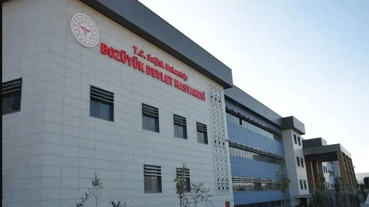 Bilecik’te fabrika inşaatının çatısından düşen 22 yaşındaki işçi ağır yaralandı!