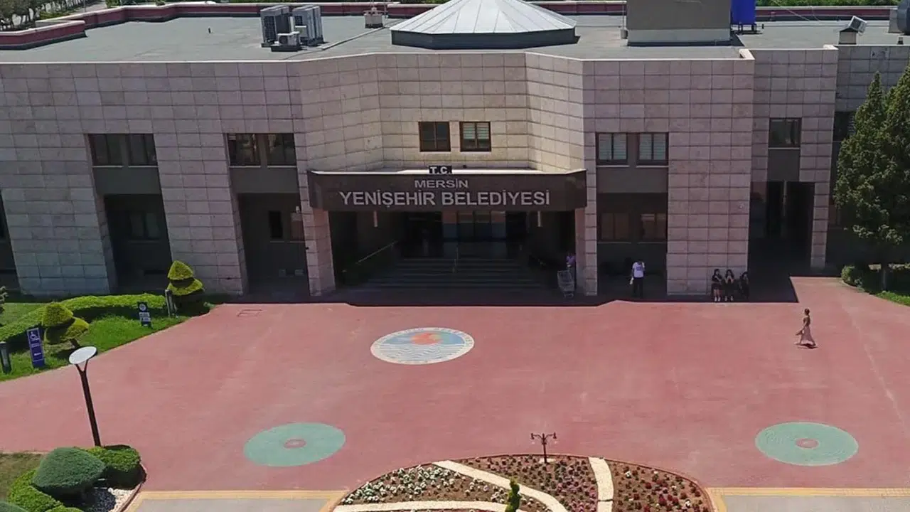 Mersin’de baskın! Belediye binasında arama: 30 isim için düğmeye basıldı!