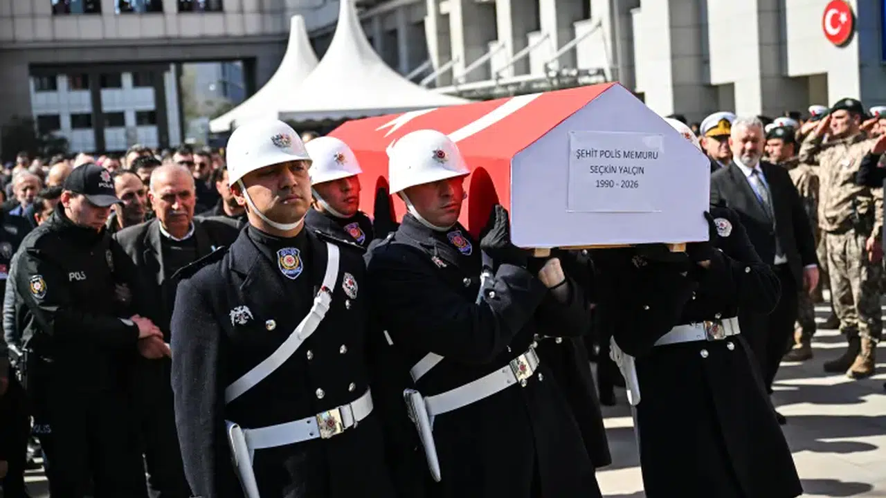 Dualar bu kez Seçkin Yalçın için: Şehit polisin Naaşı memleketine uğurlandı!