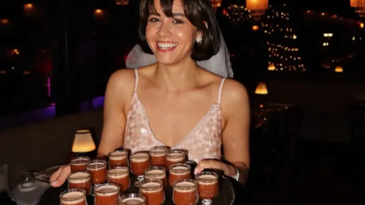 Gelinlikten önce pembe payet... İbrahim Selim’in nişanlısı bekarlığa böyle veda etti!