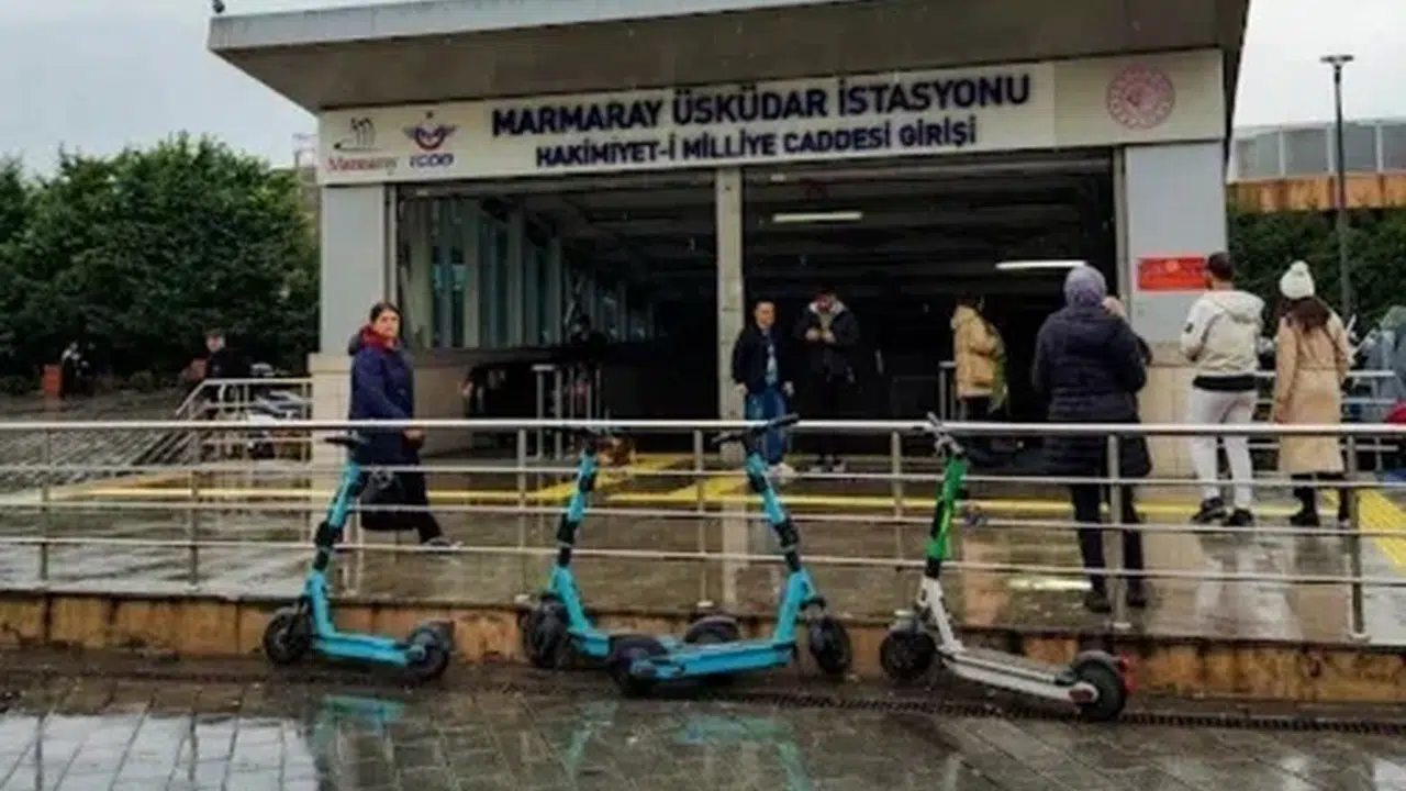 Son dakika: Marmaray Üsküdar durağında intihar girişimi! Raylarda can pazarı...