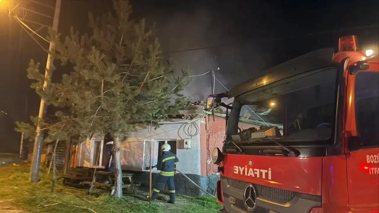 Bozüyük Poyra köyünde bir evde çıkan yangın maddi hasara yol açtı!