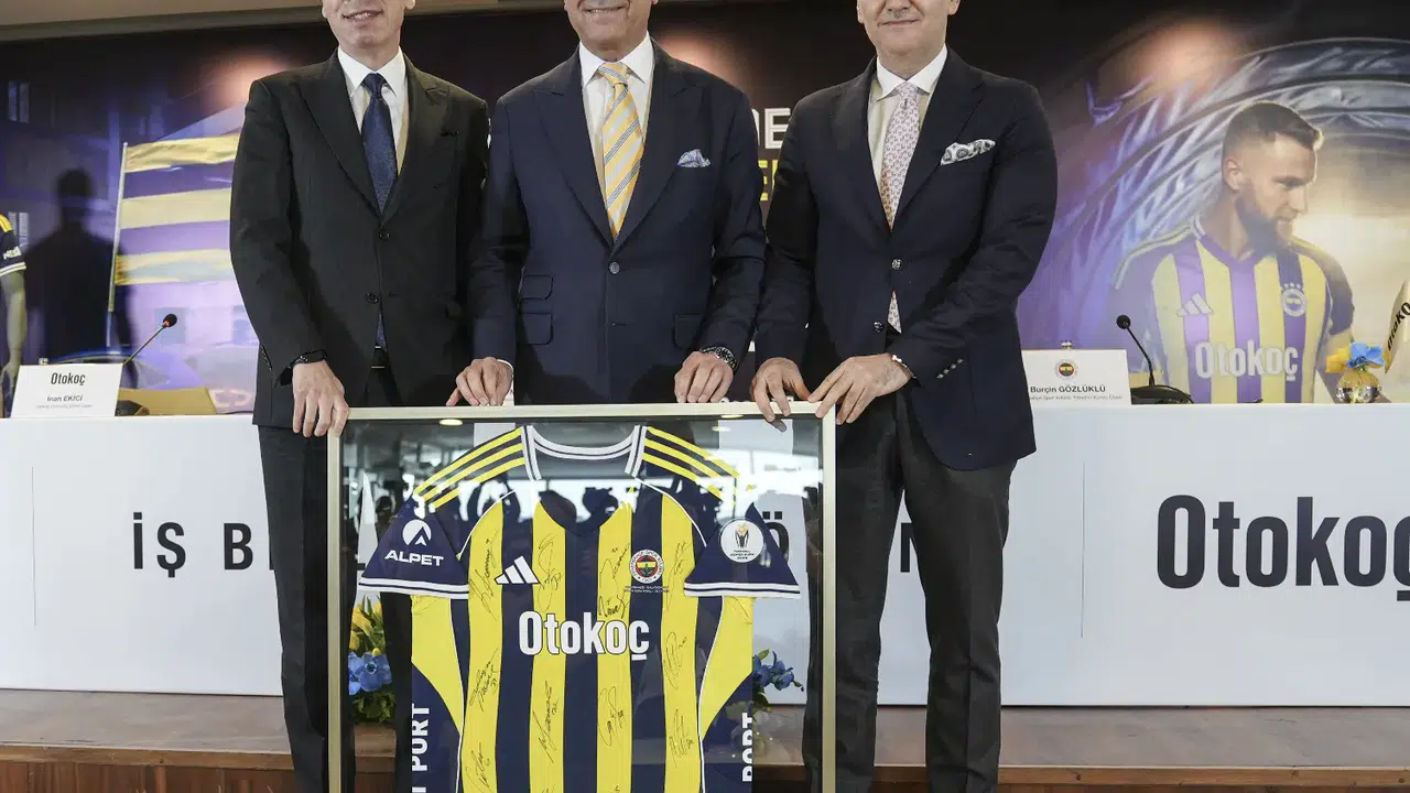 Fenerbahçe ile Otokoç göğüs sponsorluğunu bir yıl daha uzattı
