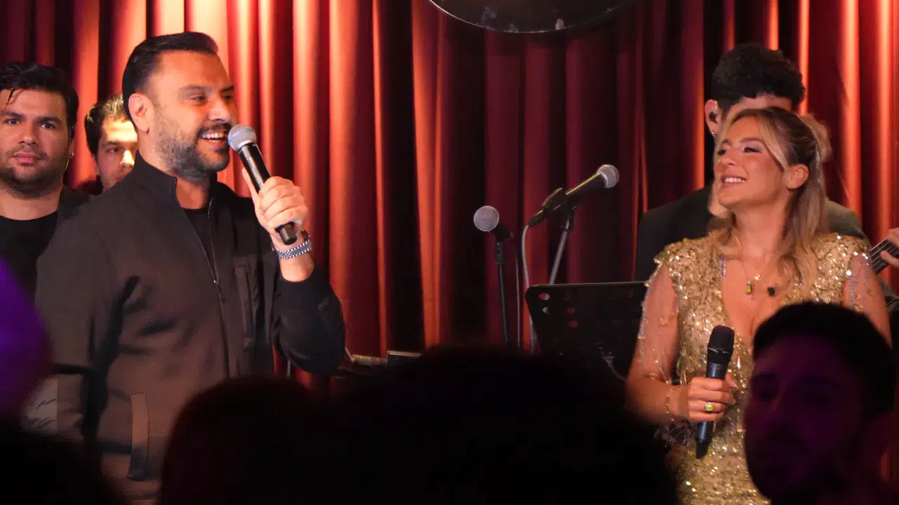 Zeynep Avcı'nın sahnesinde ünlüler geçidi ve doğum günü kutlaması