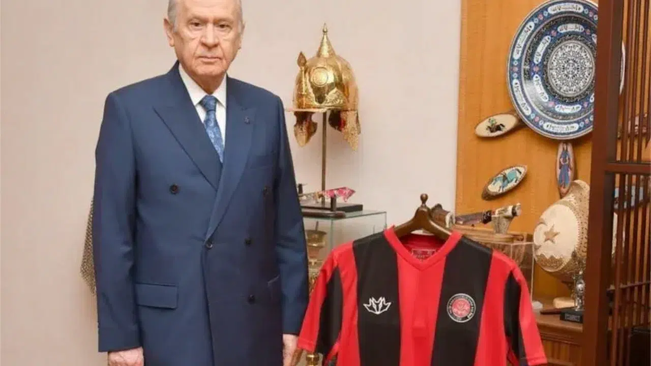 Şampiyonluk değil kümede kalma mücadelesi: Bahçeli'den ezber bozan futbol çıkışı!