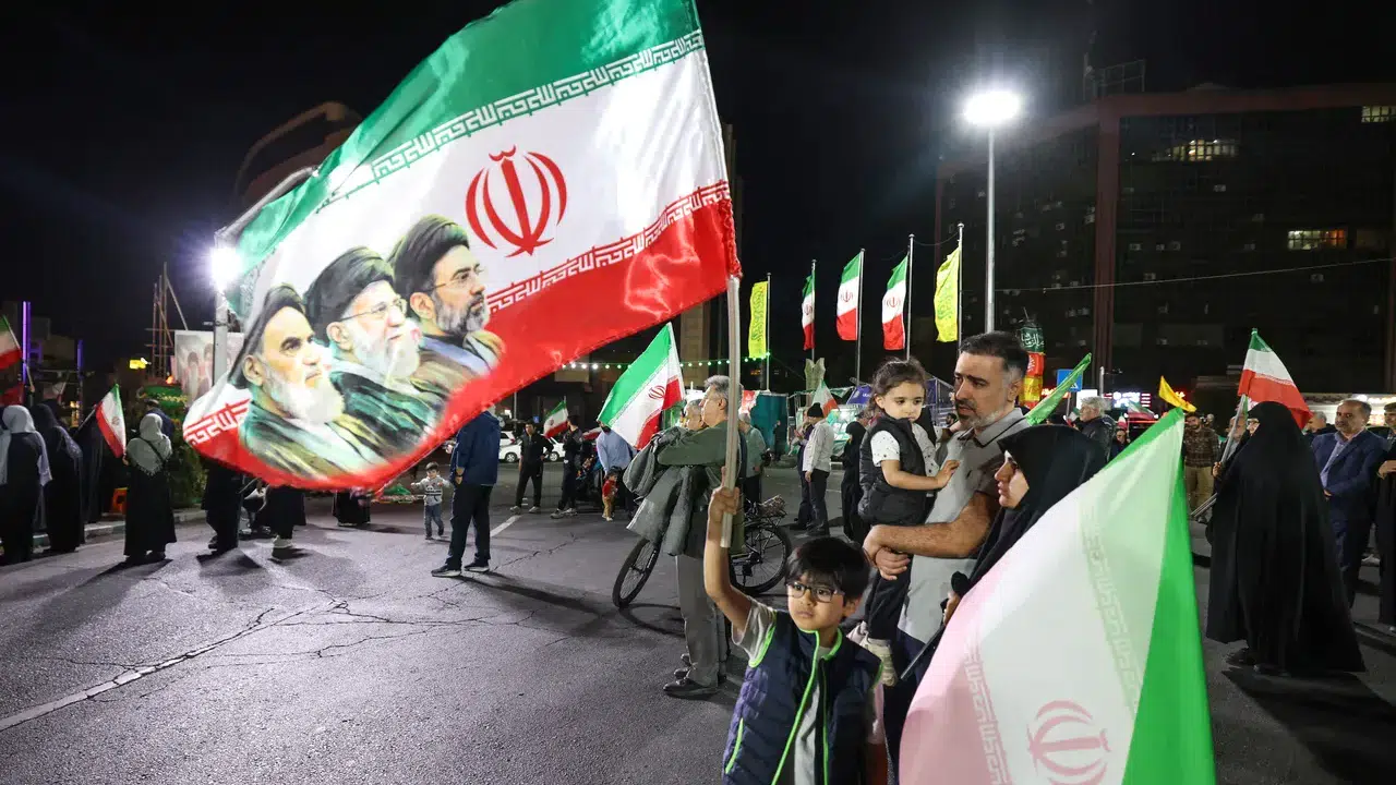 Hürmüz’de kartlar yeniden karılıyor! Hamaney’den ABD’ye salvolar: 'Utanç verici başarısızlık!'