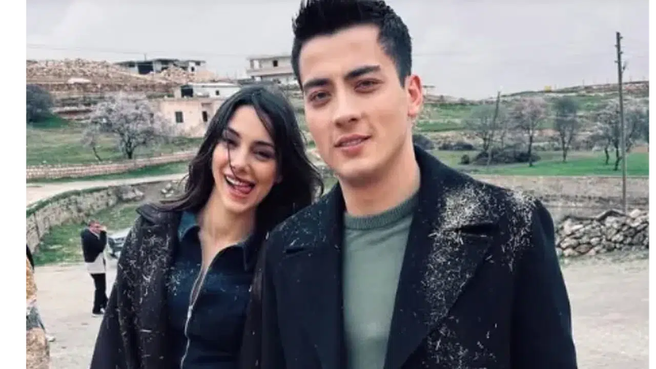 Aşk şehri uzak değilmiş! Dilin Döğer Ve Atakan Özkaya’dan olay yaratan romantik poz!