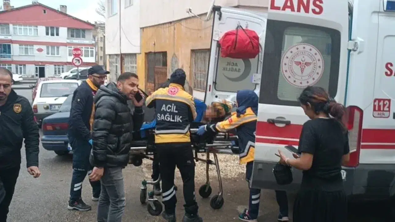 Sivas'ta boşanma aşamasındaki eşini bıçaklayan koca aranıyor!