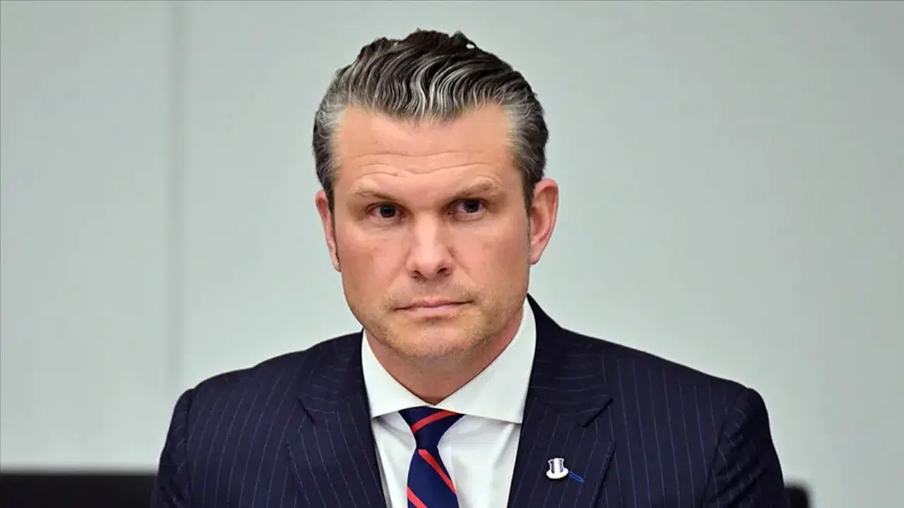 Washıngton’da panik dalgası: Bakan Hegseth koltuğunu, pilotlar canını kurtarma derdinde!