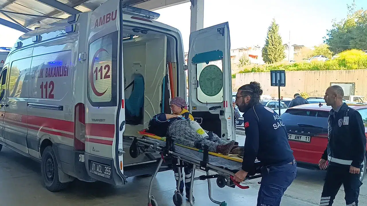 Adana'da Can Pazarı: İşçileri Taşıyan Midibüs Yan Yattı, 17 Yaralı!