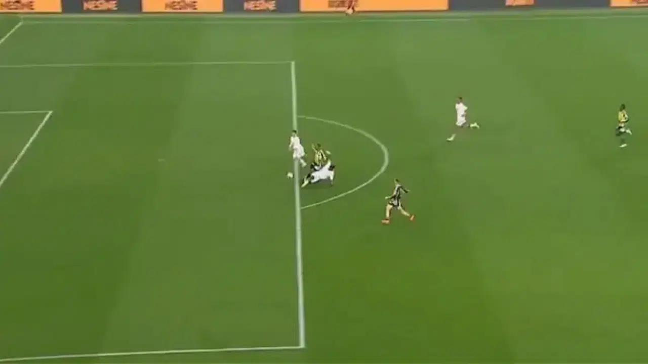 Fenerbahçe Beşiktaş maçında pozisyon penaltı mıydı? Ahmet Çakar ve Erman Toroğlu’ndan sert yorumlar!