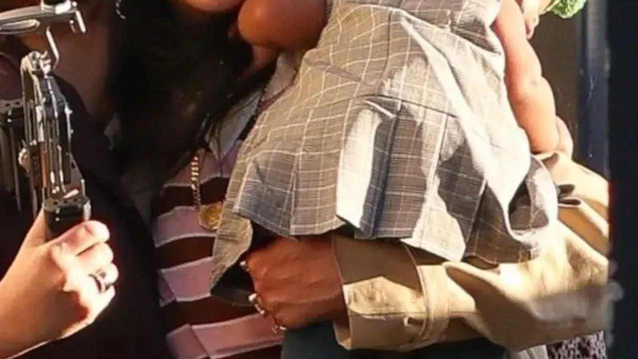 Kızıyla alışveriş turunda! Rihanna’nın yeni bebeğiyle ilk fotoğrafı gündeme bomba gibi düştü