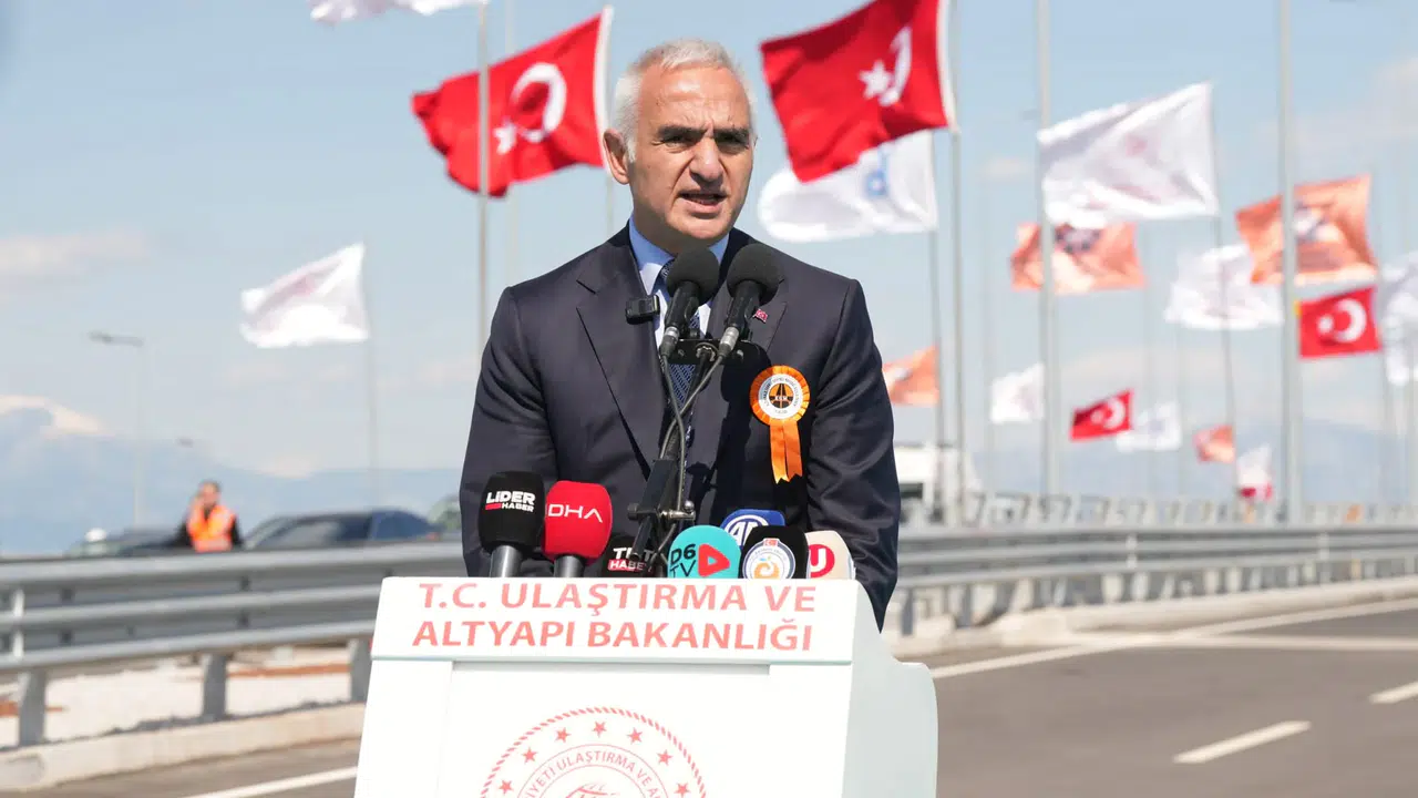 Rekorların şehri Antalya’da turist patlaması: 17 milyon barajı yıkıldı geçildi!