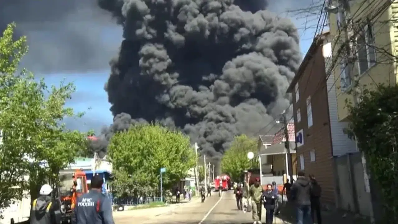 Ukrayna'dan Rusya'ya 1500 kilometrelik şok! Kamikaze İHA'lar petrol devini vurdu