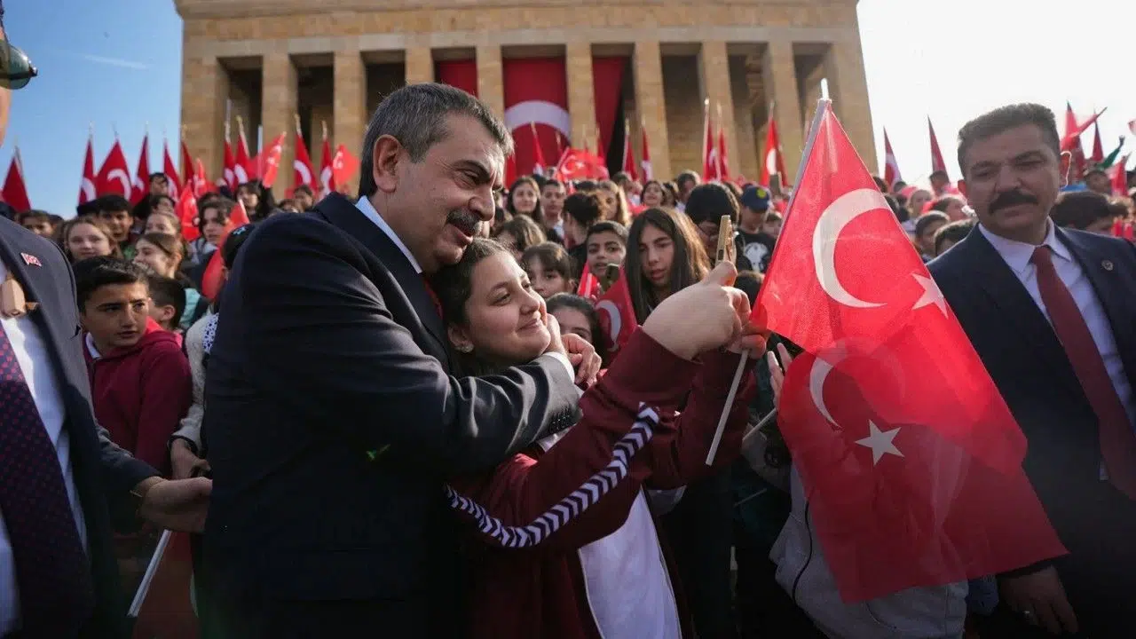 Bakan Tekin'den Anıtkabir'de eğitimde kararlılık ve muasır medeniyet mesajı