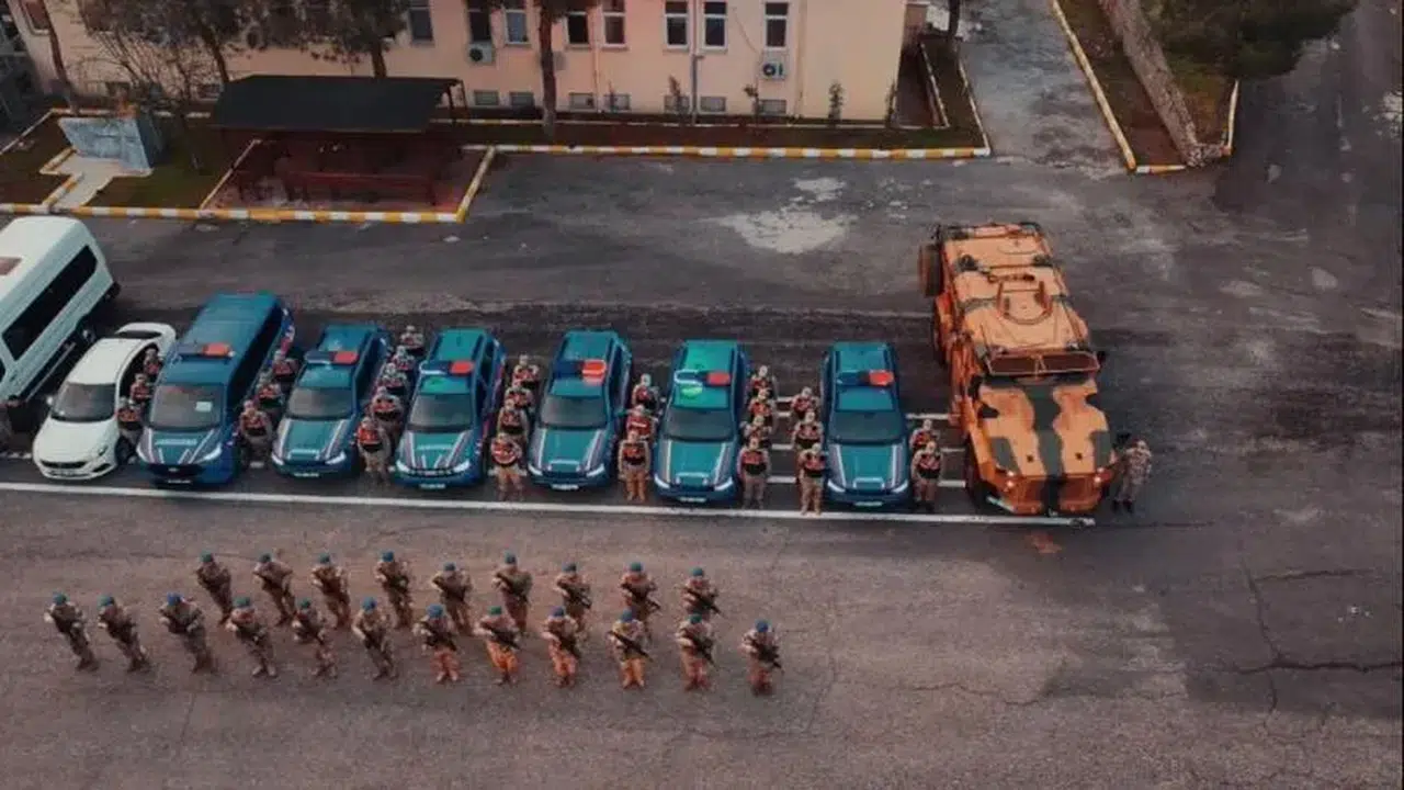 Jandarma 'balyoz'u indirdi: 12 ilde 14 çete yok edildi, 4 milyarlık gizli hesap ortaya çıktı!