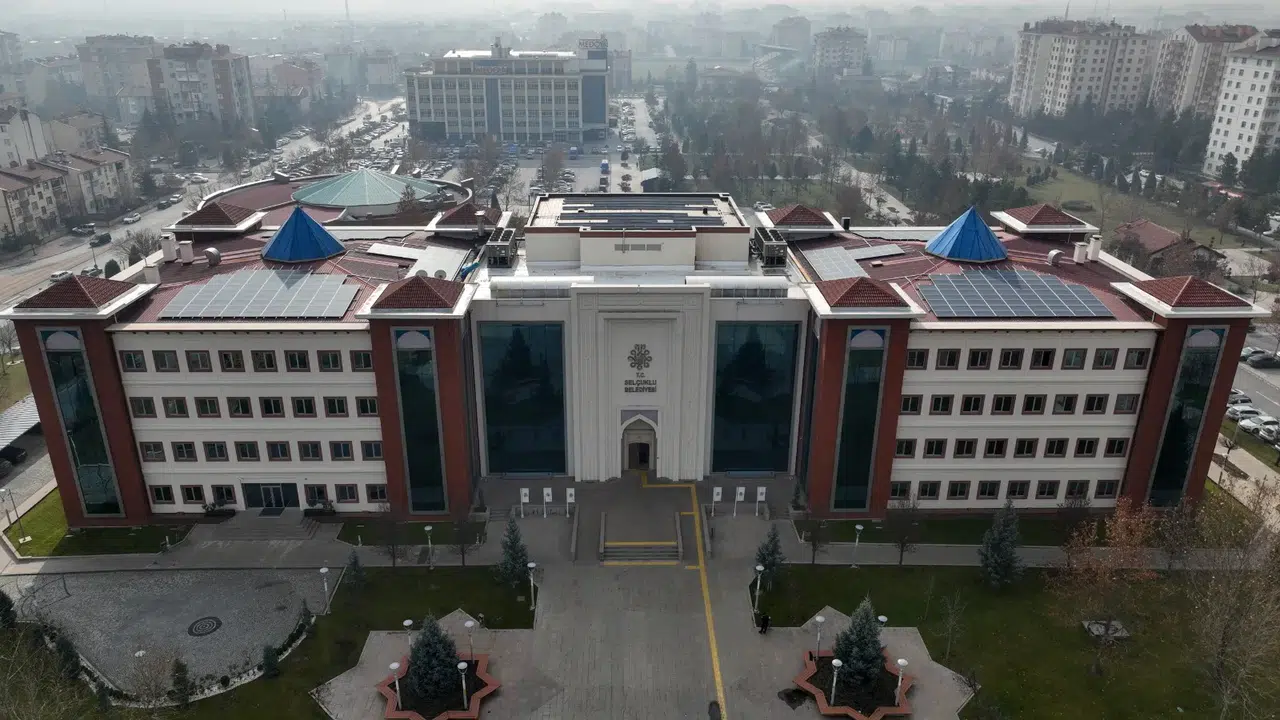 Selçuklu Belediyesi kamu binalarında güneş enerjisi dönemini başlattı!