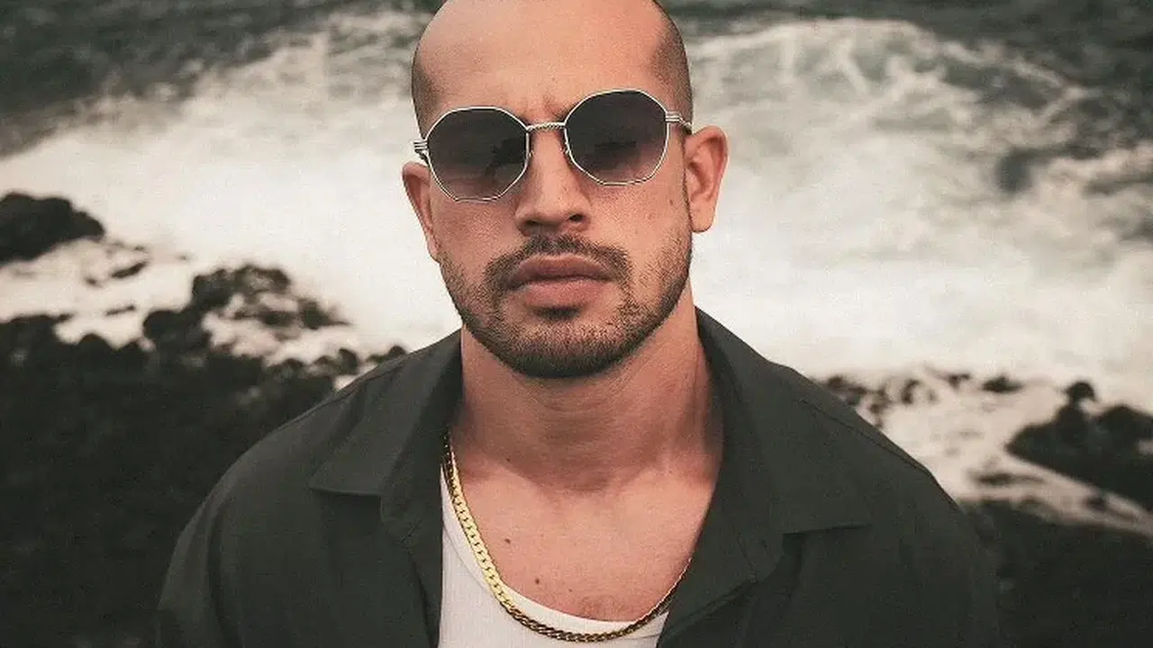 Nalaka şarkısı kimin, kim söylüyor? Köksvl kim kaç yaşında, nereli, Alman mı, şarkının sözleri ne?