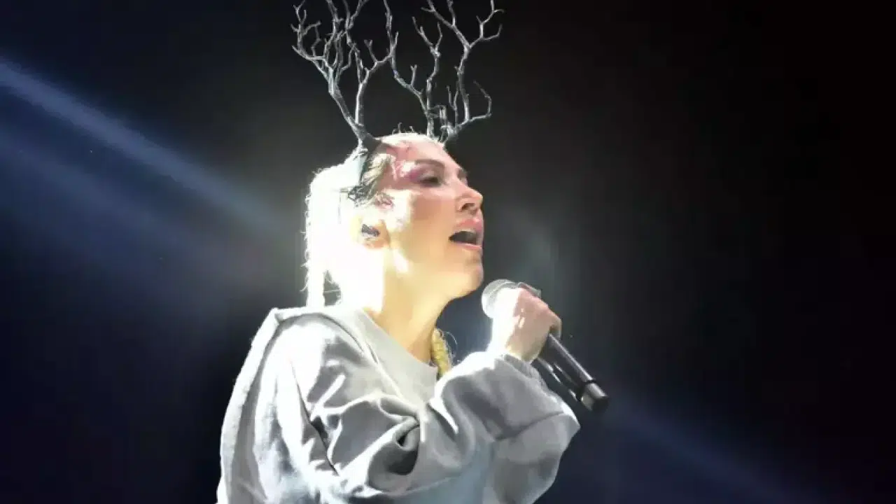 'Bu devri devireceğiz' sözü meğer şarkı sözüymüş! Hande Yener’den sert savunma