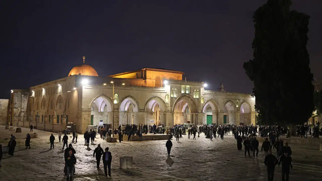 Kudüs’te 35 günlük hasret bitti: Mescid-i Aksa’da on binlerin büyük buluşması!